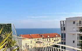 Studio terrasse vue mer à 1min de la plage et tram